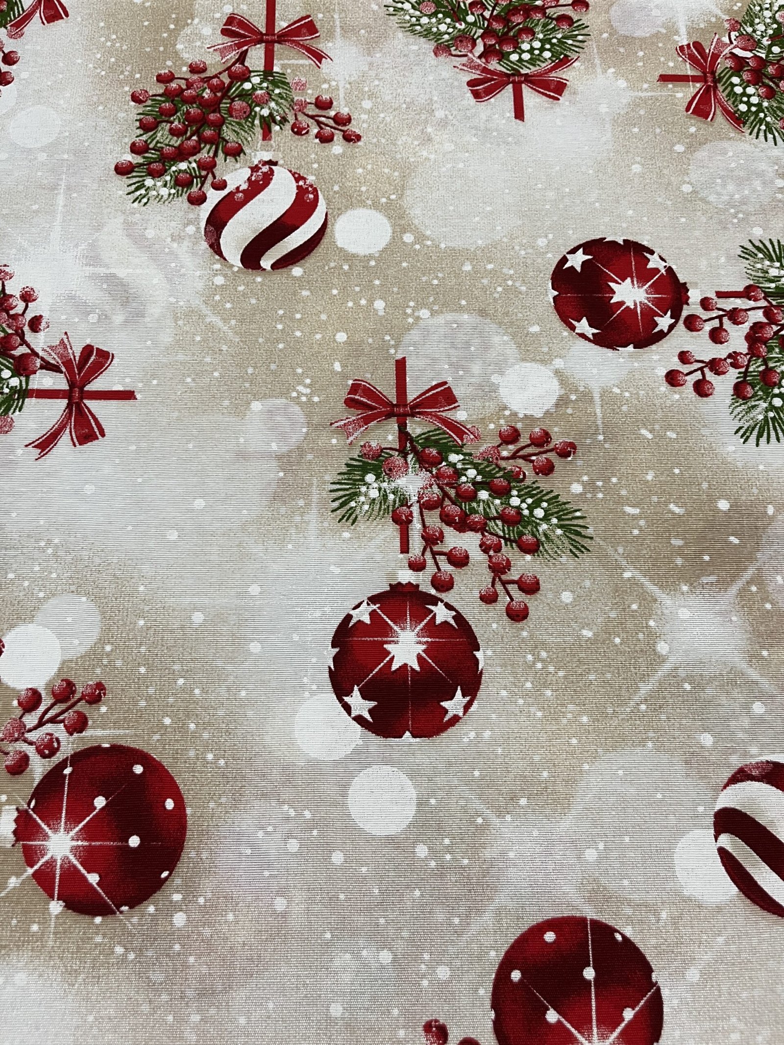 Λεπτό καραβόπανο – Λαμπερά Κόκκινα Στολίδια - Μπεζ βάση - Image 3