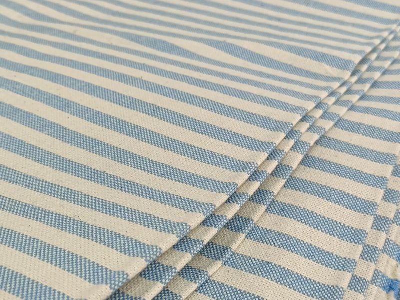 Με 60 διαφορετικά σχέδια και χρώματα, το καραβόπανο είναι ο βασιλιάς της αντοχής. Είναι χοντρό, σταθερό και ιδανικό για DIY κατασκευές που θα υποστούν... χοροπηδητό!